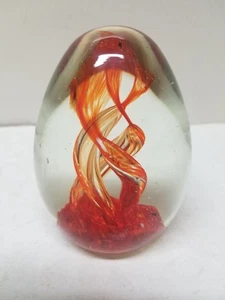 ART GLASS RED & ORANGE FLAME HELIX SWIRL EGG SHAPE PAPERWEIGHT 4 1/4" - Bild 1 von 6