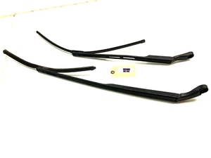 2011-2018 AUDI A8 L D4 FRONT WINDSHIELD WIPER ARMS W/ BLADES OEM. - Picture 1 of 8