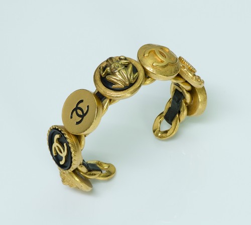 CHANEL Paris 1995 Braccialetto Ciondolo Rana Placcato Oro in Pelle CC