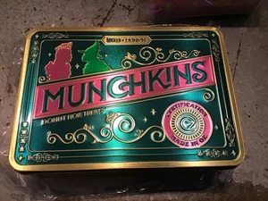 Wicked Dunkin Donuts Munchkin Tin Made In Oz Glinda & Elphaba Pink & Green  - Picture 1 of 9