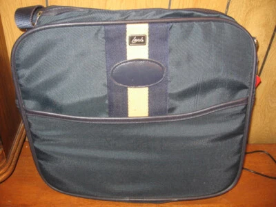 Bolso de Viaje Lark Vintage Años 70 Lona Verde Extensible con Correa para el Hombro Foto 1 de 4