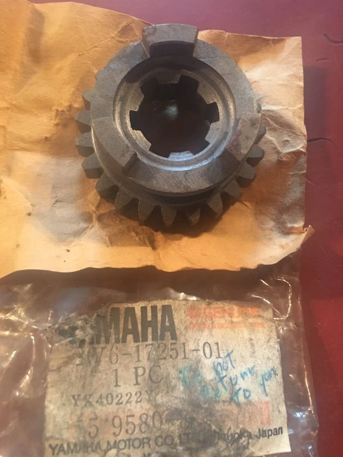 NOS YAMAHA IT125 IT175 5TH WHEEL GEAR 23T PART# 2W6-17251-01-00 #12 - Image 1 of 1