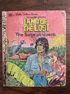 Vtg LAND OF THE LOST The Surprise Guests A Little Golden Book 1975 Golden Book - Imagen 1 de 8