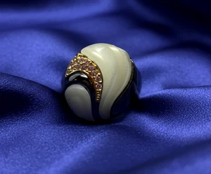 Vintage Ring Black and Gold Metal Rhinestone Diamante 1980' Size N1/2 zz - Picture 1 of 9