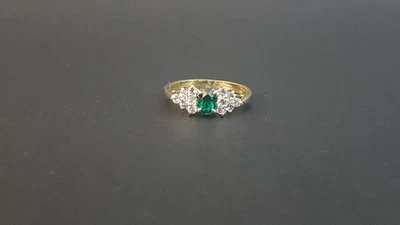 Striking 70s Retro 9ct Gold Emerald Spinel & CZ Raised Bridge Ring N/7 1.8g - Image 1 of 4