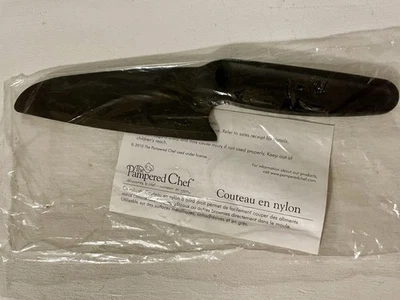 Cuchillo de nailon negro Pampered Chef #1169 borde recto para pan-brownies-pasteles Foto 1 de 2