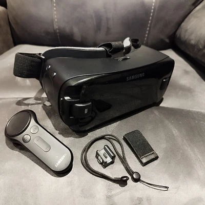 Samsung Gear VR Headset With Controller Boxed 360 Experience Interactive  - Image 1 of 4