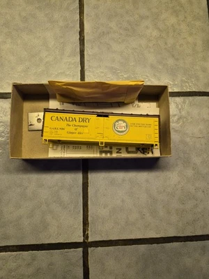 HO Scale Athearn, 40' Box Car, Canada Dry, Yellow #9105 Built  5202 - Image 1 of 4