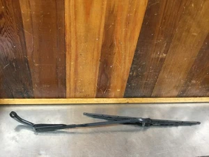 Audi TT 2003-06 • OEM Windshield Wiper Arm. #8N1 955 408 D. Used. KQ455 - Picture 1 of 14