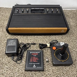 Console Atari CX2600 'Heavy Sixer' Six Switch Sunnyvale RARA 2600 FUNZIONANTE LEGGI - Foto 1 di 14