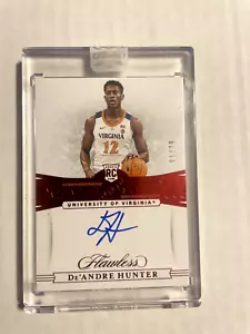 2019-20 Perfetto Collegiale DeAndre Hunter Rookie Gems Firme Rubino #11/20 SP - Foto 1 di 2