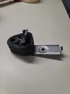 04-09 Cadillac XLR Exhaust Bracket Insulator Hanger Used 9756-47 - Picture 1 of 4