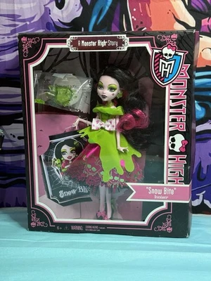 Monster High Doll Draculaura Snow Bite Scarily Ever After G1 FREE Shipping - Image 1 of 4
