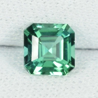 0.78 ct HI END LUSTROUS GREEN BLUE NATURAL ELBITE TOURMALINE - SQUARE See Vdo JU - Image 1 of 3