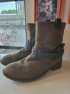 Bota de motocicleta Rebels Travis marrón al tobillo para mujer 8 M con correas negras tachonadas - Imagen 1 de 12