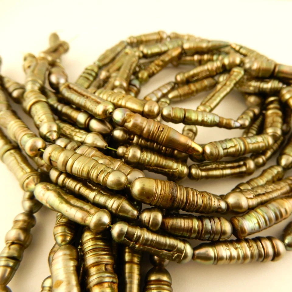 4mm x  21mm Olive Green Freshwater Biwa stick Pearls, approximately 16 beads - Image 1 of 4