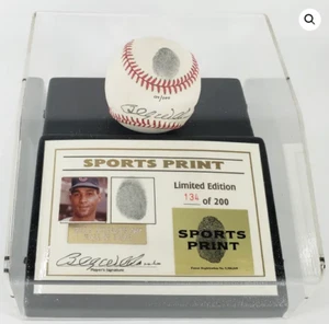 Billy Williams Signed Thumbprint Baseball #134/200 Display Beckett Cubs - Picture 1 of 2