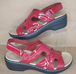 Sandali Clarks in pelle verniciata donna 7,5 M rosso cinturino regolabile - Foto 1 di 6