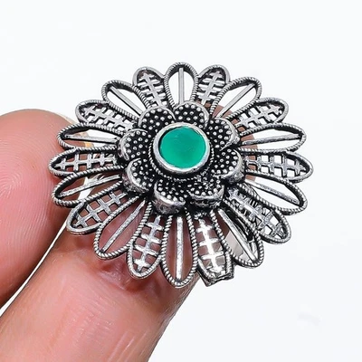 Emerald Simulated Gemstone Handmade 925 Sterling Silver Jewelry Ring Size 7.5 - Image 1 of 4