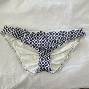 Victoria Secret Bikini Swim Bottom Size Large The Ruffle Cheeky Beach Vacation - Picture 1 of 3