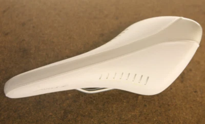 De colección 2006 Nuevo de Lote Antiguo Fizik Arione Blanco Bicicleta Bicicleta Sillín Asiento Foto 1 de 4