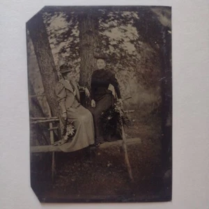 Antikes Farbtyp Ferrotype Foto Viktorianische Damen Pose 1890er Jahre - Bild 1 von 5
