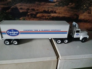 winross 1/64 diecast tractor trailer Cooper Tires - Bild 1 von 6