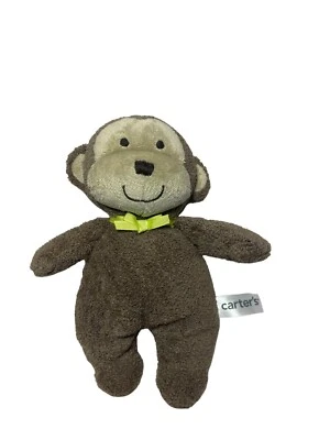 Brinquedo de pelúcia Carter's Baby marrom macaco chocalho arco de fita verde 61230 - Imagem 1 de 4