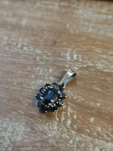 Wunderschöner Anhänger aus 585 Gold mit 10 kleinen & 1 großen Saphiren - Bild 1 von 6