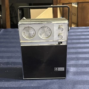 Radio Am/Fm RCA de estado sólido RLM66E negra vintage 1968 - Imagen 1 de 14