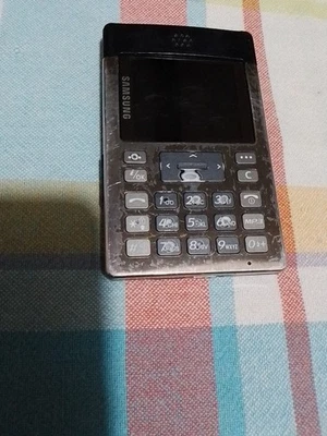 Samsung SGH-P300 Ultra Slim non completo non testato  - Immagine 1 di 4