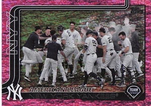 2025 Topps #123 New York Yankees Pink Diamante Foil - Picture 1 of 2
