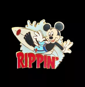 DLR Disneyland DISNEY PIN 2003 Rippin' Mickey 3-D Surf PIN LE 1500 PP #24463 Nuovo - Foto 1 di 3