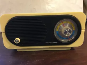 Realistic Radio Shack AM/FM Radio Model 12-687 - Picture 1 of 10