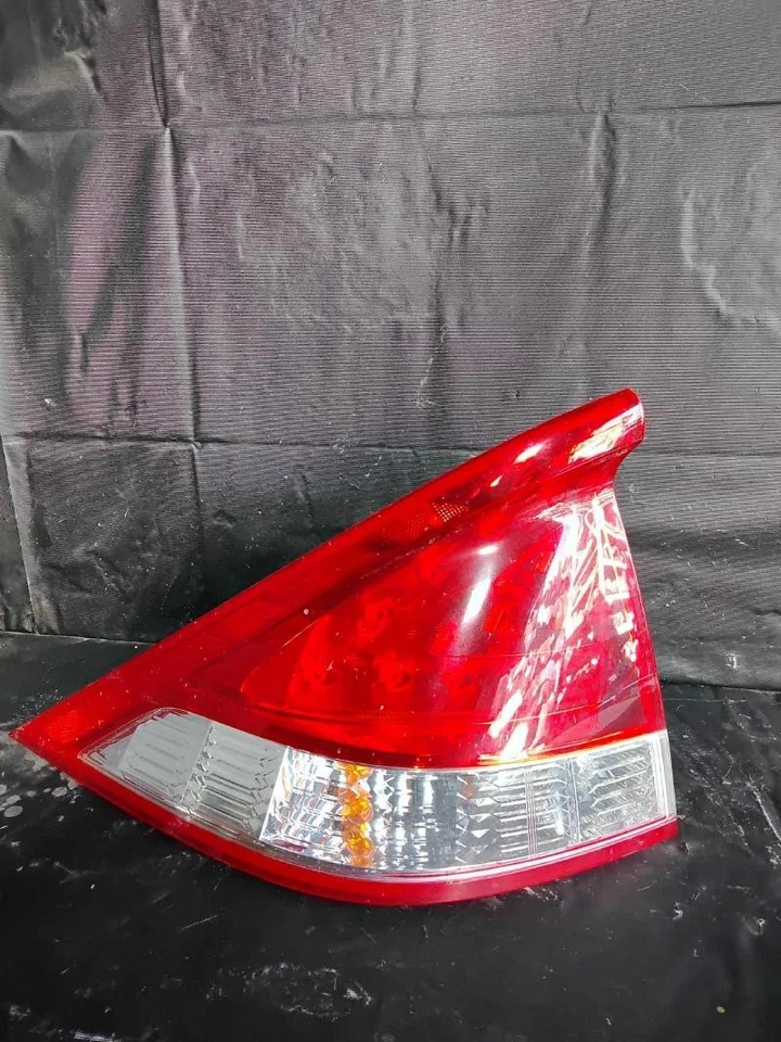 2010-2011 Honda Insight Tail Light Left Driver Side Assembly OEM - Image 1 of 4