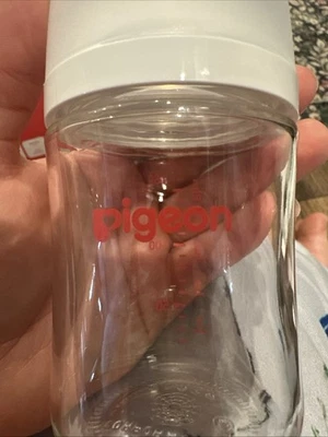 Biberón de lactancia Pigeon, nunca usado Foto 1 de 3