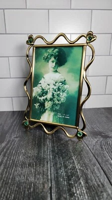 Moldura para foto 4x6 corações de ouro antiga acabamento em latão revestida de laca  - Imagem 1 de 3