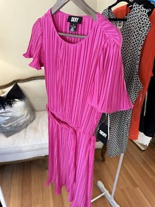 DKNY Damen rosa gewellter Stoff Kleid Größe Small - Bild 1 von 8