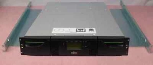 Fujitsu Eternus LT40 S2 24-Slot 2U Tape Library mit LTO-5 FC Bandlaufwerk - Bild 1 von 8