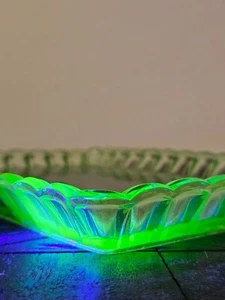 Vintage Vaseline Green Clear Pressed Art Deco Glass Dressing Table Tray Glows UV - Picture 1 of 15