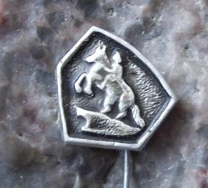 Vintage Small Saint Petersburg Leningrad Peter the Great Horse Statue Pin Badge - Picture 1 of 2