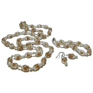 Conjunto de collar, pulsera y pendiente de cuentas de vidrio coqueto de SoniaMcD - Imagen 1 de 5