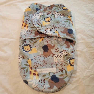 Saco de swaddle Petite L'Amour animais de zoológico safári 0+ meses envoltório cobertor bebê - Imagem 1 de 4