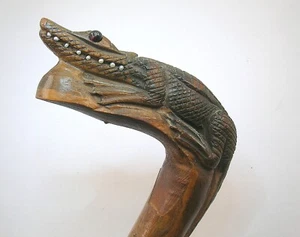 AMERICANA FOLK ART  WALKING STICK WITH CARVED SHAFT AND ALLIGATOR HANDLE - NICE - Picture 1 of 12
