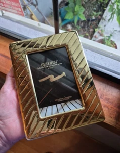 SEIDEN Solid Brass Lacquered Photo Frame 3.5" x 5" Picture Purple Velvet Stand - Picture 1 of 11