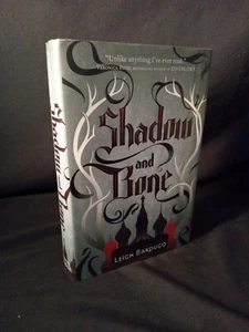 Shadow and Bone  Signed First Edition 2nd Printing Leigh Bardugo Hardcover 50H - Bild 1 von 12