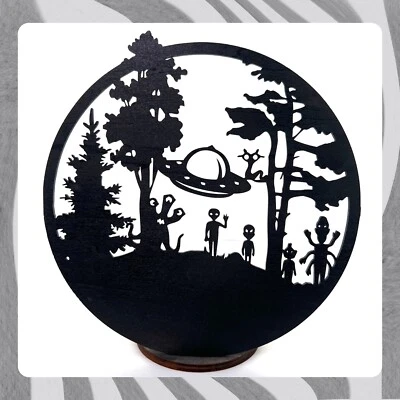 Candelabro Alien Shadow Lantern luz de té - Madera cortada con láser espacio exterior Foto 1 de 4