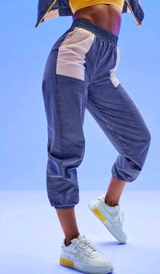 Pantalones de chándal Fabletics Kickback de dos tonos GRANDES bloques de colores blancos/grises usados en excelente estado Foto 1 de 4