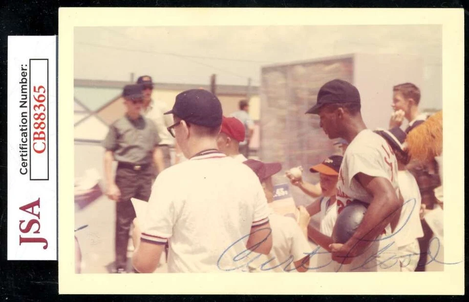 Foto autógrafa original de entrenamiento de primavera firmada por Curt Flood JSA 4x5 Foto 1 de 1