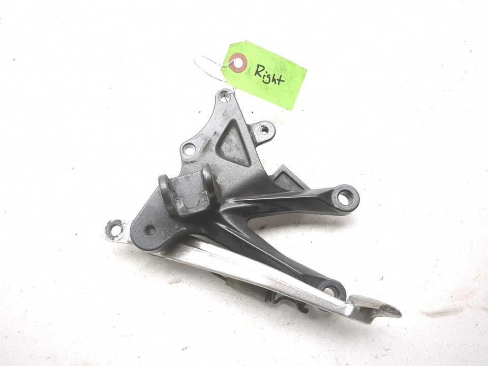 06 07 Juego trasero de clavija de conductor delantero derecho Kawasaki Ninja ZX10 ZX10R con pedal de freno Foto 1 de 4